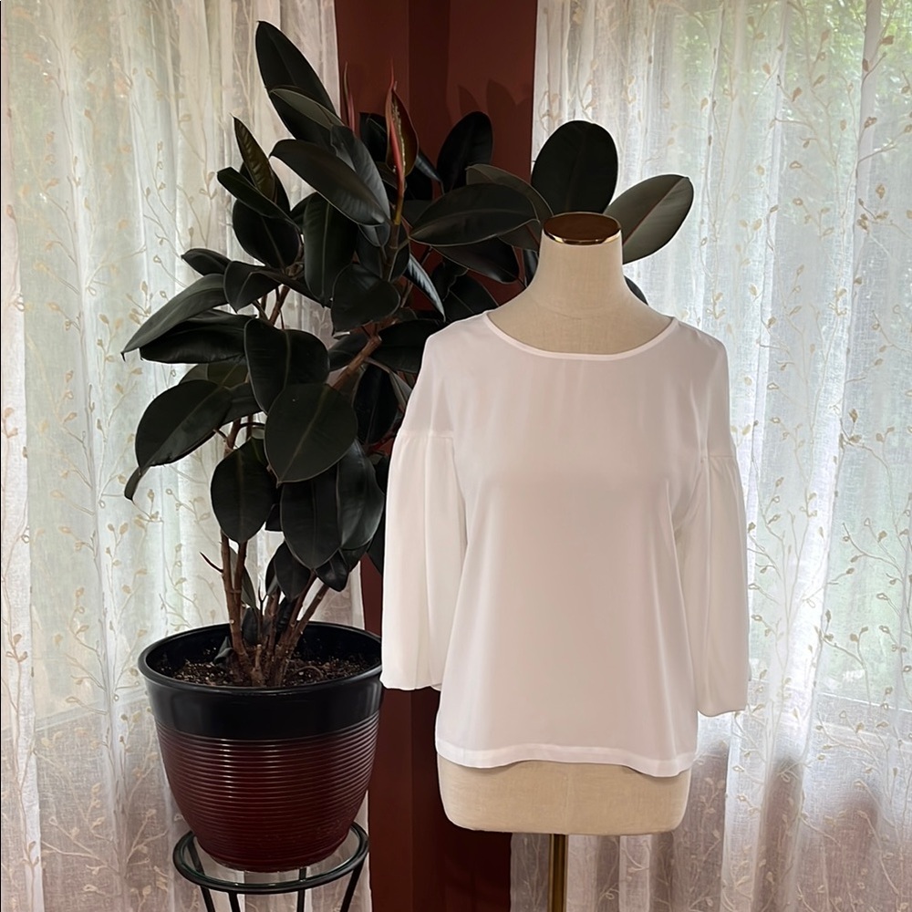 Elizabeth and James White Bell Sleeve Blouse | Feminine Minimalist | Sz [Small]